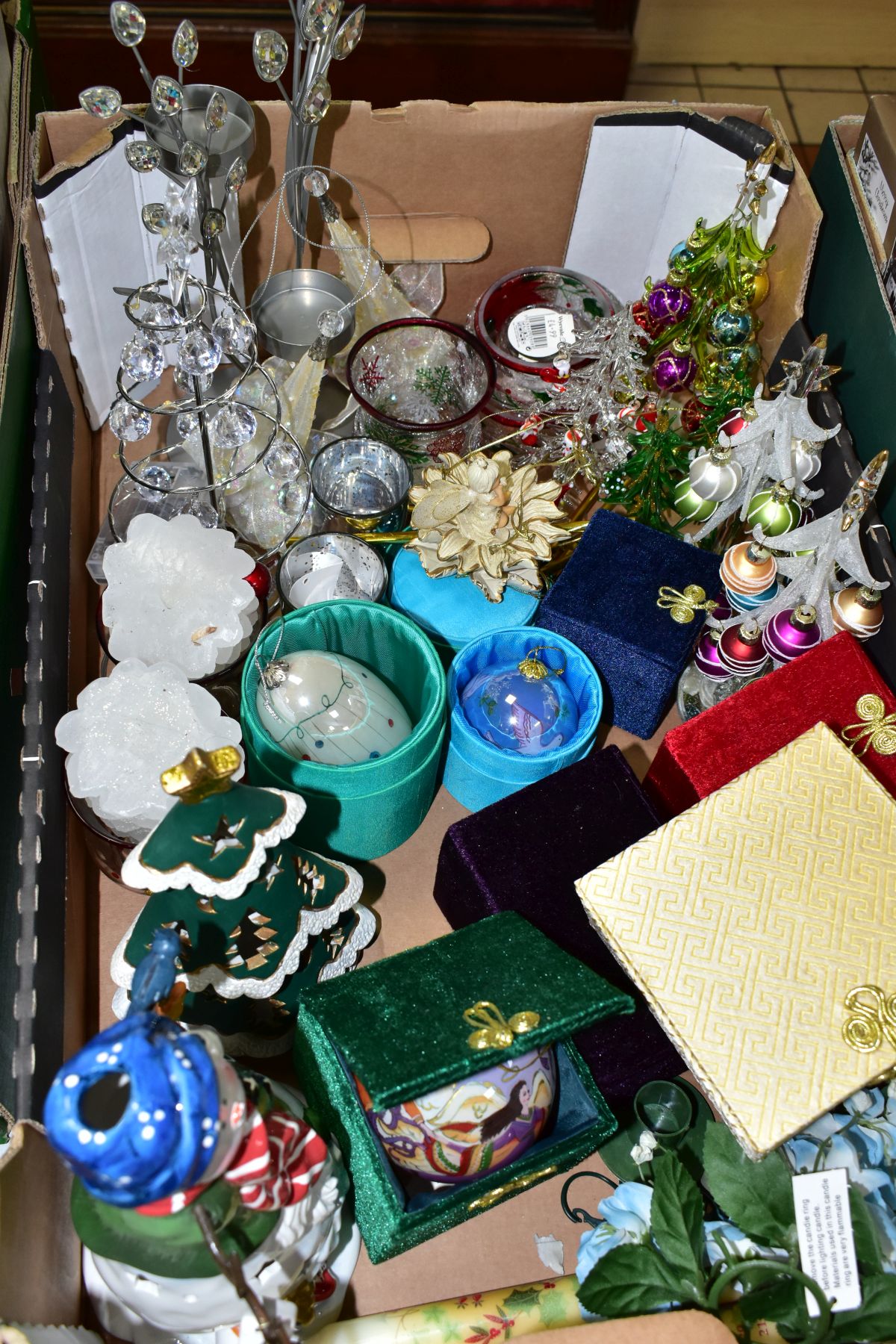 TWO BOXES OF CHRISTMAS DECORATIONS, contemporary or late 20th Century, to include glass and - Image 7 of 10