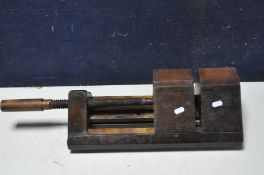 A VINTAGE WOODEN VICE with canted front edge, wooden threaded shaft and handle