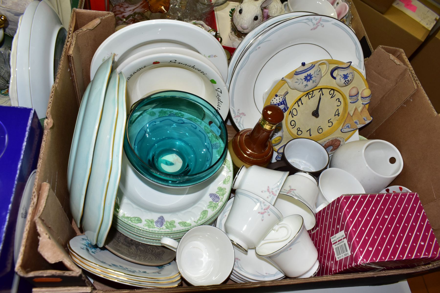 THREE BOXES AND LOOSE CERAMICS, GLASS, ETC, including a boxed pair of Royal Doulton wine glasses, - Image 7 of 9