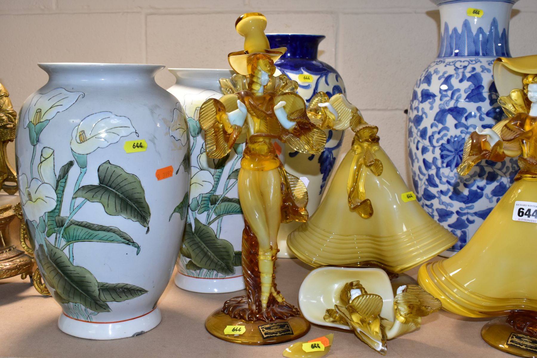 A QUANTITY OF DECORATIVE CERAMICS AND GLASSWARE, MOSTLY MID TO LATE 20TH CENTURY, including three - Image 3 of 23