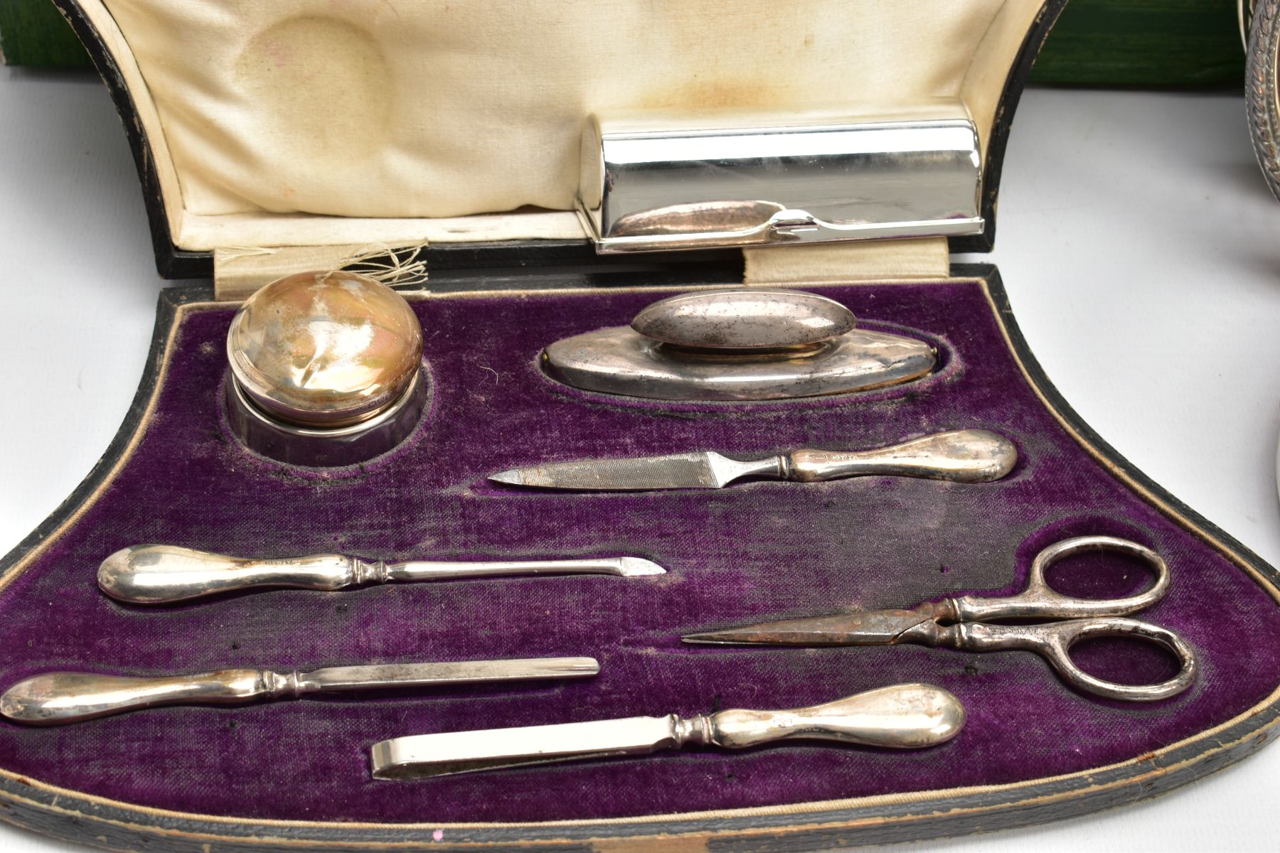 A BOX OF ASSORTED ITEMS, to include a silver handled manicure set encased in its original box, - Image 4 of 10