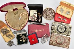 A TRAY OF ASSORTED COSTUME JEWELLERY, to include pieces such as various white metal brooches such as