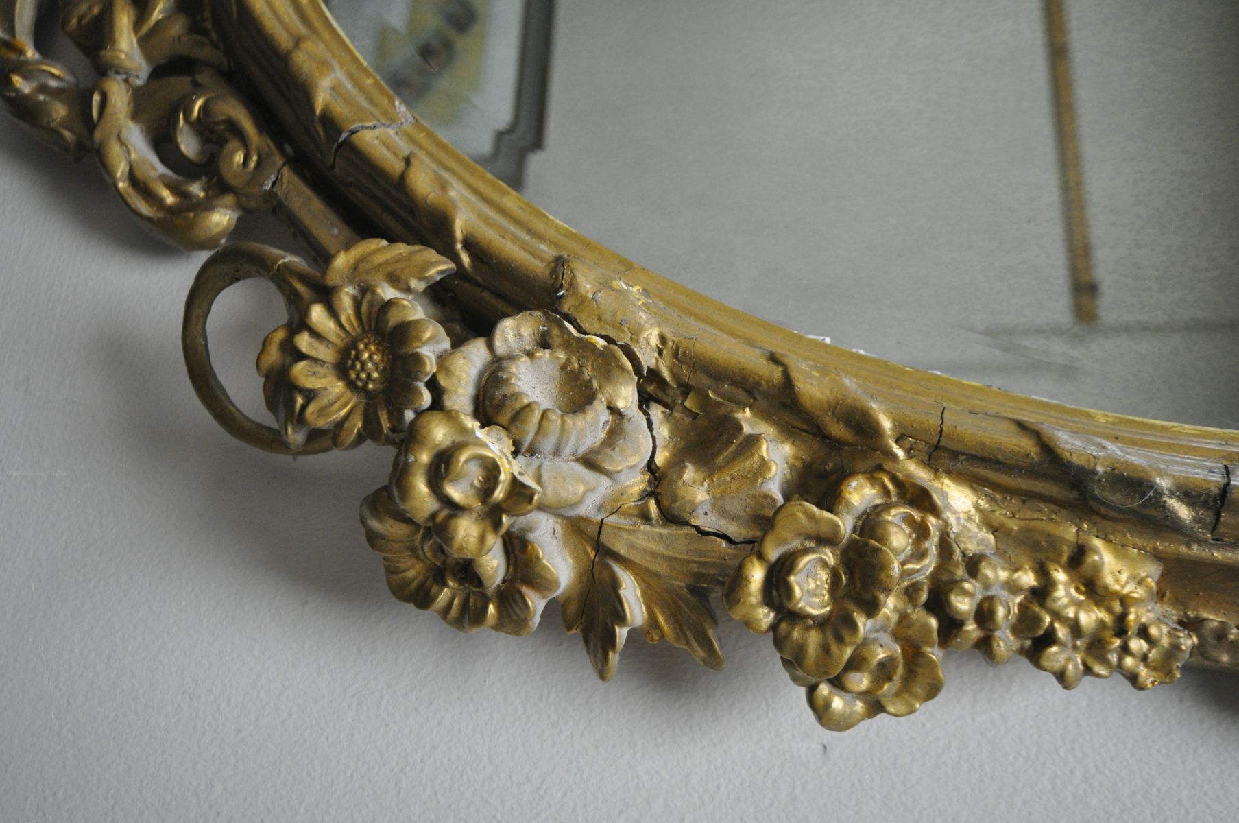 A GILTWOOD LOUIS XVI FRENCH STYLE WALL MIRROR, having a later bevelled plate, the frame with - Image 8 of 14