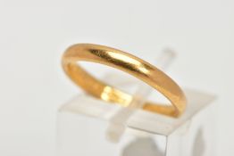 A 22CT GOLD BAND RING, plain polished band, hallmarked 22ct gold Birmingham, ring size L,