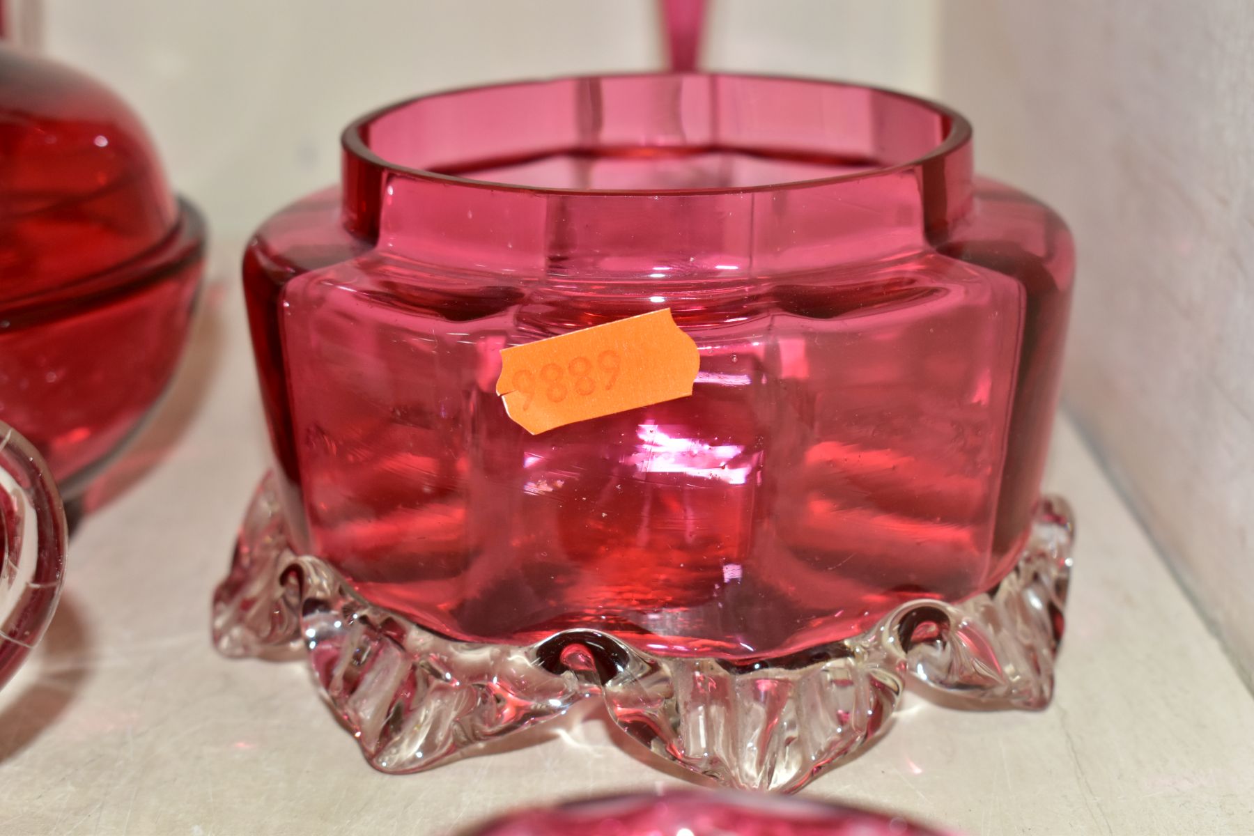 EIGHTEEN PIECES OF CRANBERRY GLASS, to include some late Victorian/Edwardian and later pieces, two - Image 16 of 17