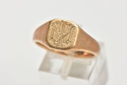 A GENTLEMENS 9CT GOLD SIGNET RING, of a square design with an engraved monogram, to a plain polished