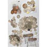 A CARDBOARD TRAY CONTAINING MAINLY 20TH CENTURY COINS WITH A SMALL AMOUNT OF SILVER COINS