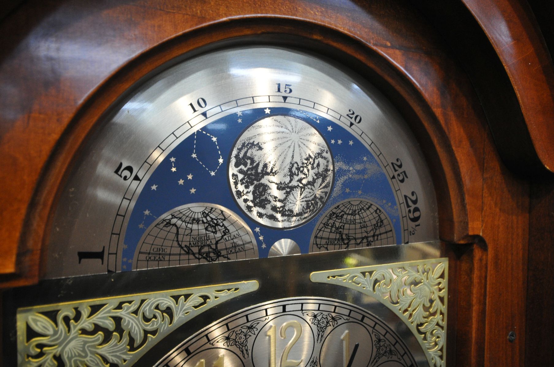 A MAHOGANY EFFECT LONGCASE CLOCK, with brassed arched dial, with two faux weights and pendulum, - Image 3 of 4