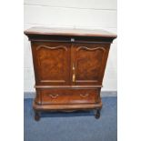 A REPRODUCTION ITALIAN MAHOGANY TV CABINET, bifold double doors above a single deep drawer, width