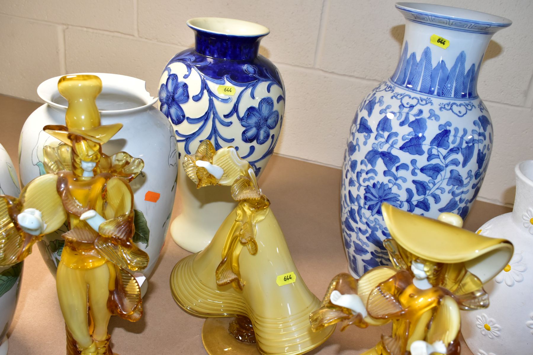A QUANTITY OF DECORATIVE CERAMICS AND GLASSWARE, MOSTLY MID TO LATE 20TH CENTURY, including three - Image 10 of 23