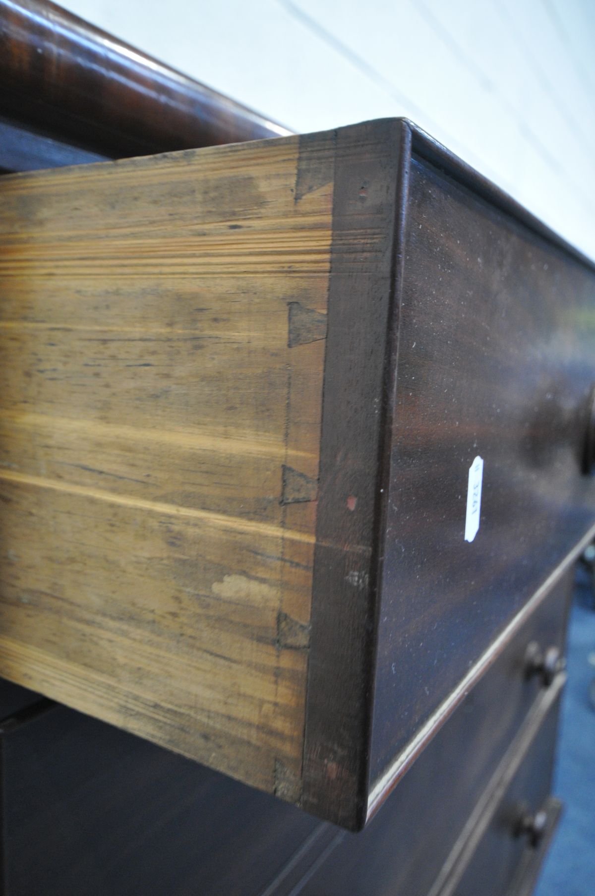 A GEORGIAN MAHOGANY CHEST OF TWO SHORT OVER THREE LONG DRAWERS, with circular handles, on bracket - Image 4 of 5