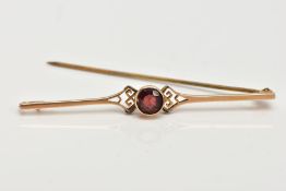 AN EARLY 20TH CENTURY, 15CT GOLD BAR BROOCH, set with a circular cut garnet, collet mounted,