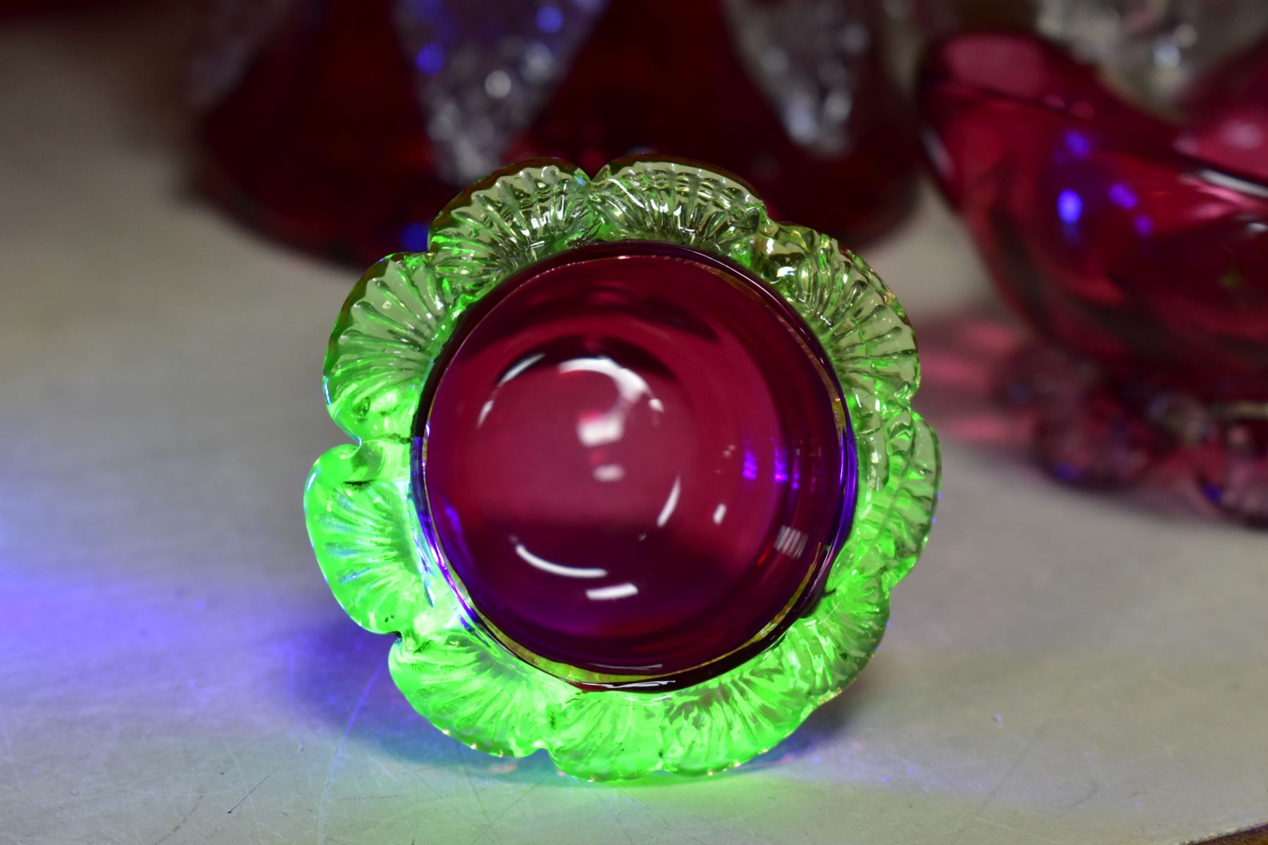 EIGHTEEN PIECES OF CRANBERRY GLASS, to include some late Victorian/Edwardian and later pieces, two - Image 14 of 17