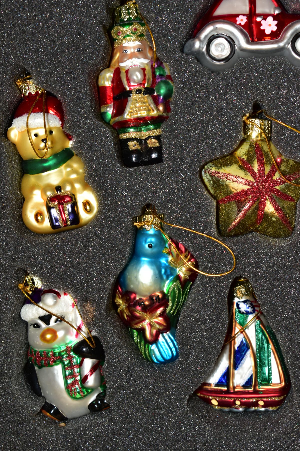 TWO BOXED SETS AND LOOSE THOMAS PACCONI BLOWN GLASS CHRISTMAS ORNAMENTS, comprising two free - Image 14 of 19