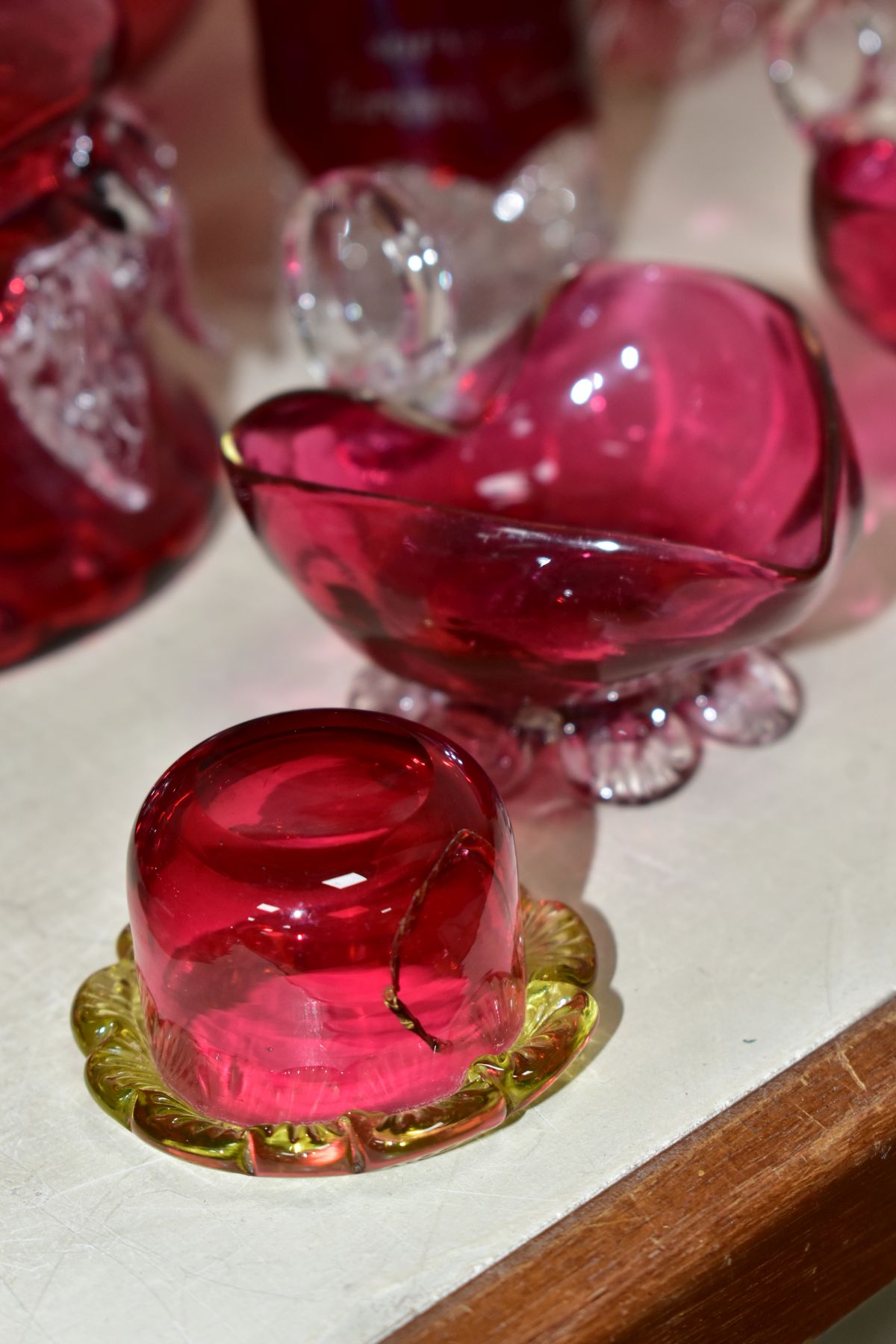 EIGHTEEN PIECES OF CRANBERRY GLASS, to include some late Victorian/Edwardian and later pieces, two - Image 9 of 17