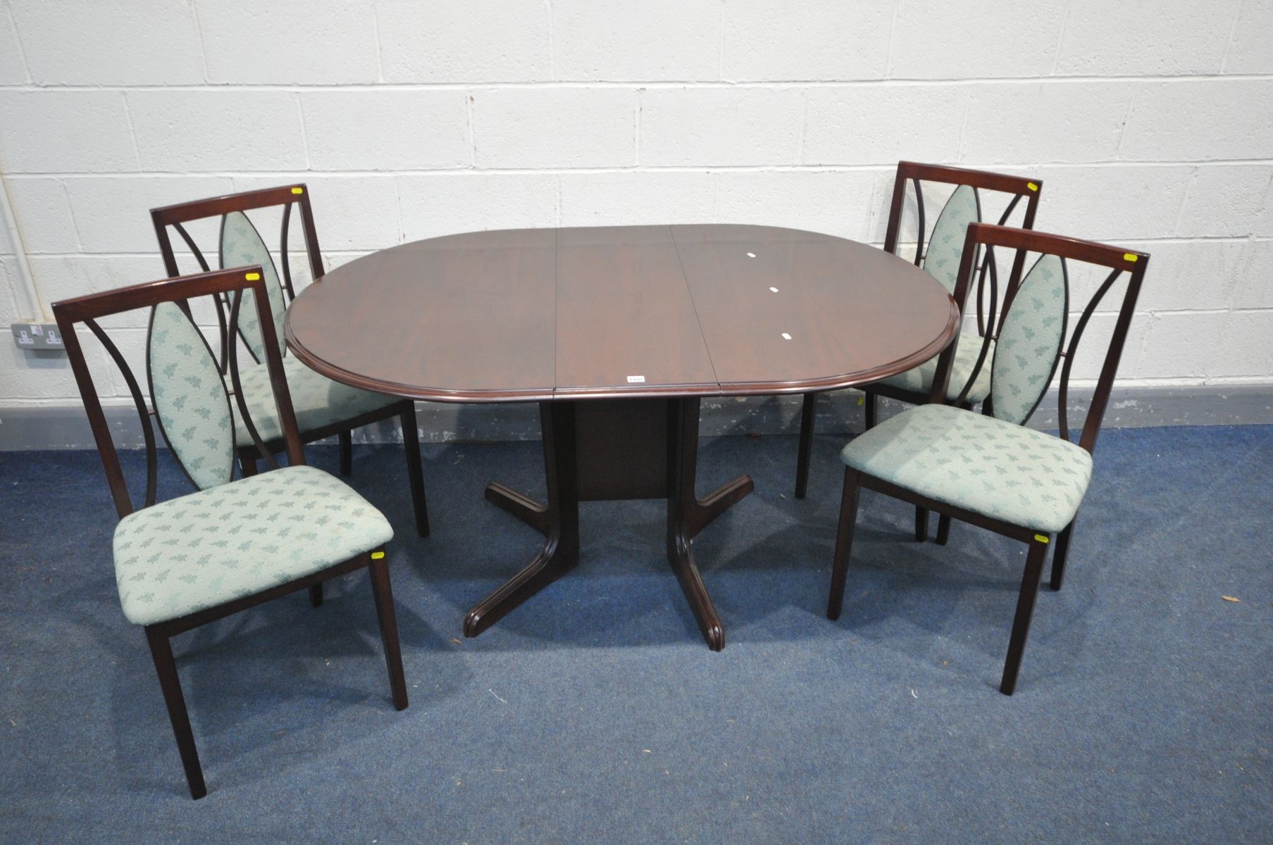 A G PLAN MAHOGANY GATE LEG TABLE, closed width 31cm x open width 150cm x depth 99cm x height 74cm