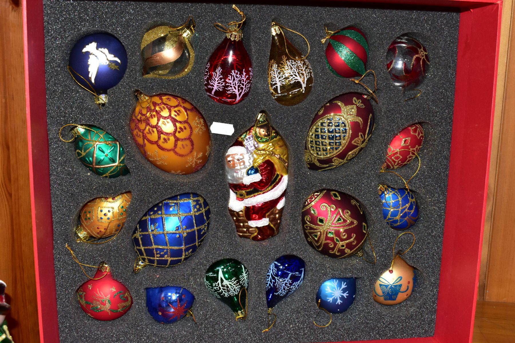 TWO BOXED SETS AND LOOSE THOMAS PACCONI BLOWN GLASS CHRISTMAS ORNAMENTS, comprising two free - Image 8 of 19