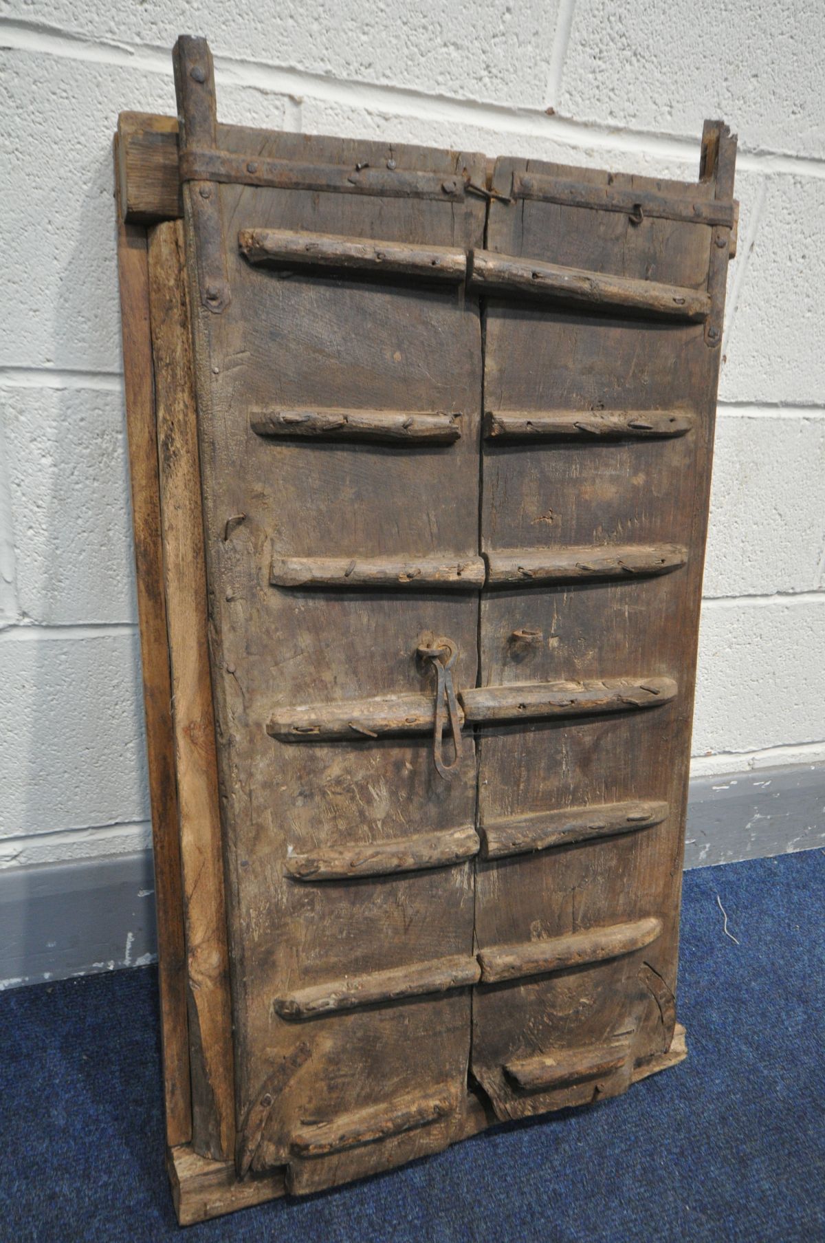 A DECORATIVE HARDWOOD AND IRON BAY WINDOW with double doors, possibly Moroccan or Iranian, 51cm x - Bild 4 aus 5