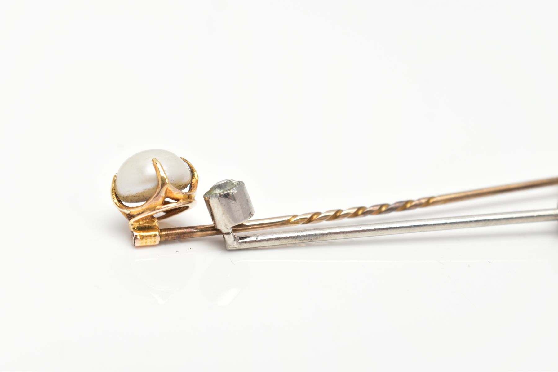 TWO EARLY 20TH CENTURY GEM SET STICK PINS, one white metal and diamond milgrain set stick pin, - Image 4 of 5