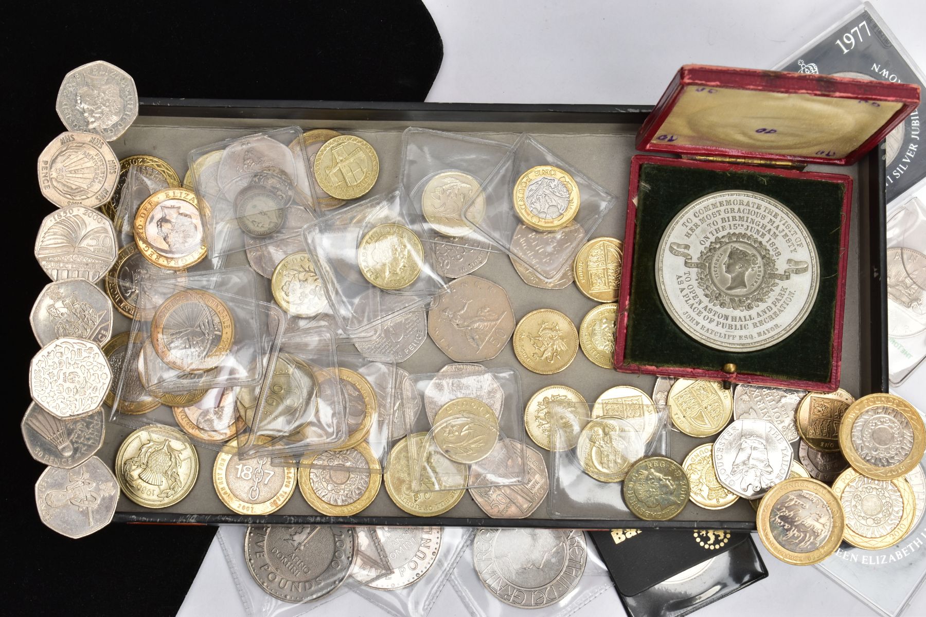 A SMALL TRAY OF MODERN COINAGE, to include five pounds to 50p coins in good grades, to Include old