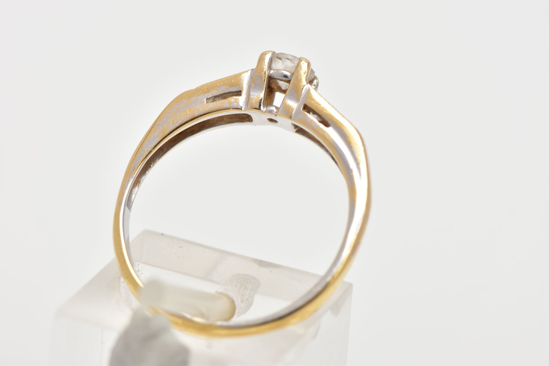 A DIAMOND RING, designed with a central brilliant cut diamond in a four claw setting, flanked by two - Image 3 of 6