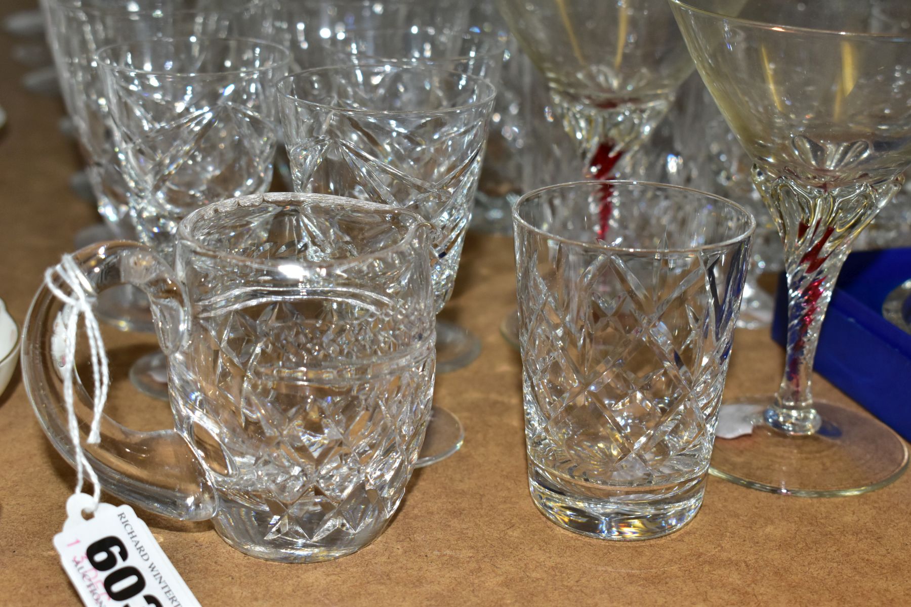 A QUANTITY OF CUT CRYSTAL AND OTHER GLASSWARES, to include a boxed Dublin Crystal oval dish, a - Image 5 of 10
