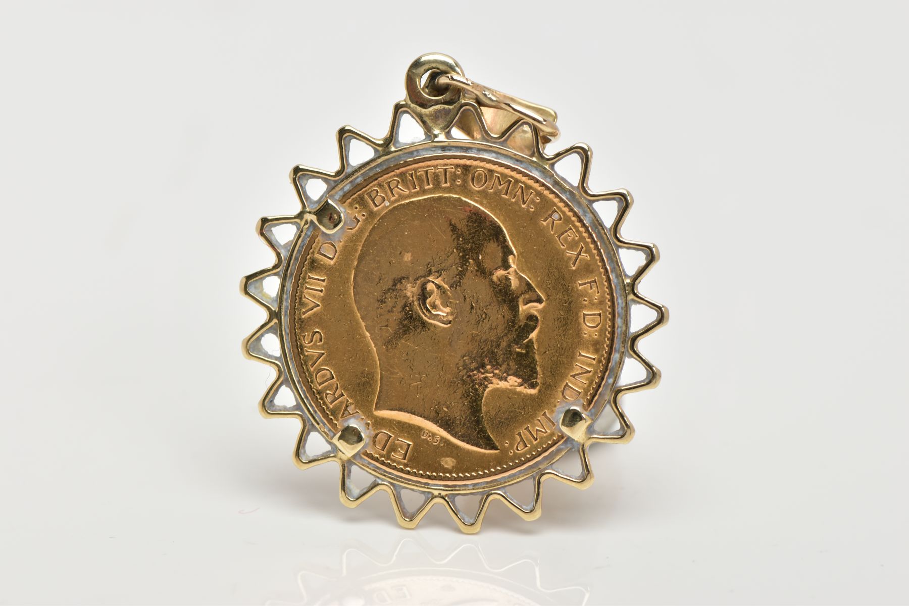 A MOUNTED HALF SOVEREIGN PENDANT, half sovereign depicting King Edward VII, with George and the - Image 2 of 3