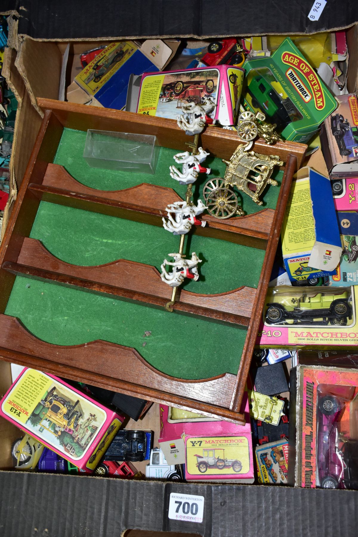 TWO BOXES OF DIE CAST VEHICLES IN BOXES AND LOOSE, mostly in play worn condition, includes - Image 3 of 5