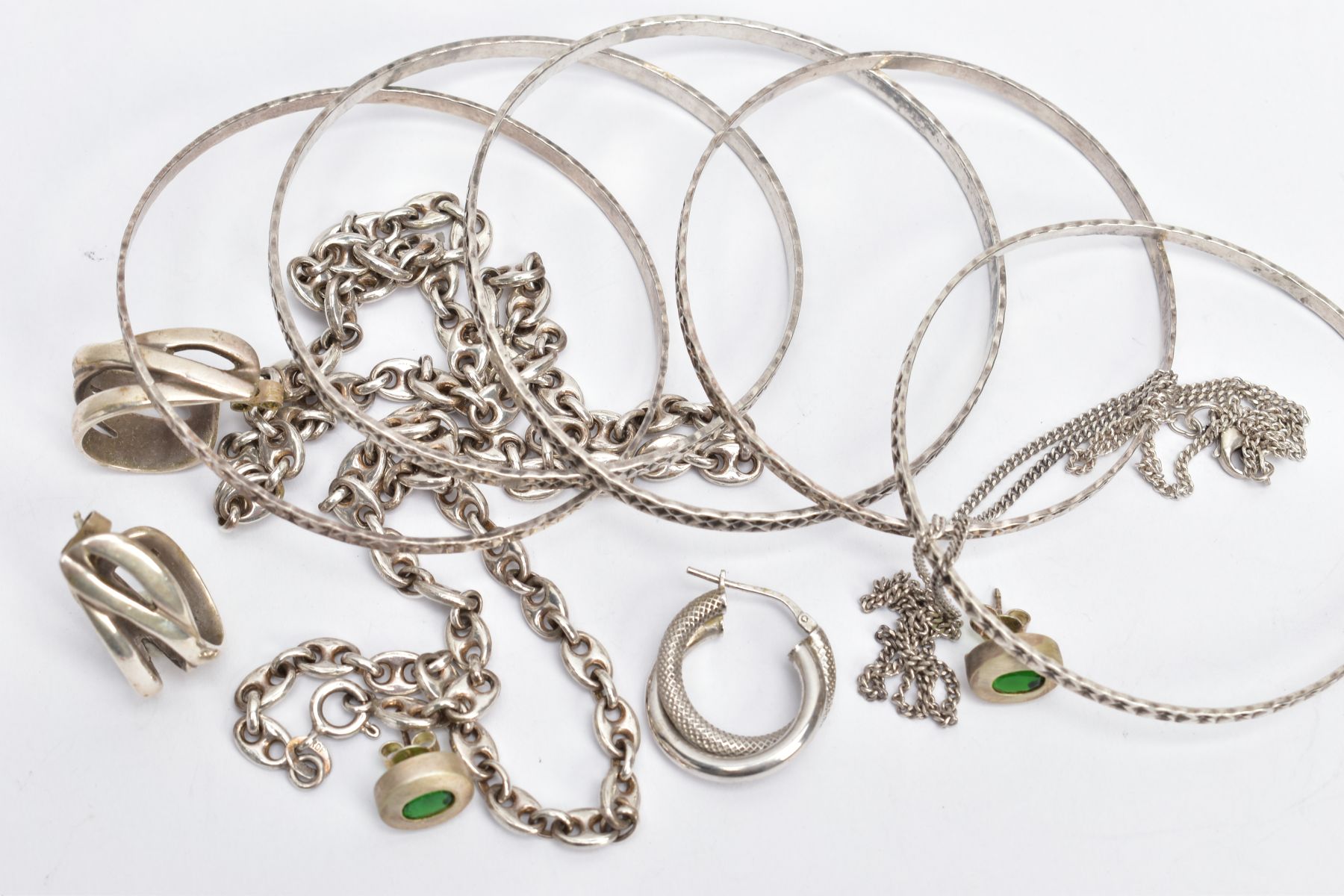 A SELECTION OF JEWELLERY, to include a silver wide puffed mariner chain, approximate length 660mm, - Image 4 of 4