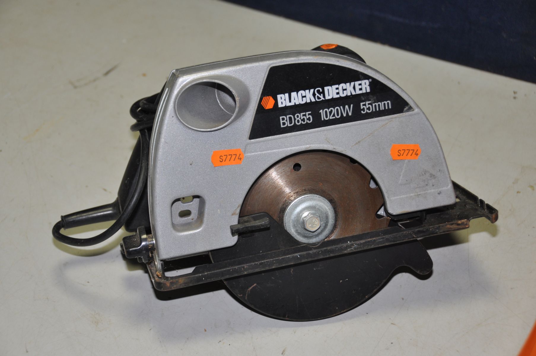 A SFS Di600 110V SCREW GUN in box (no PAT but working) and a Black and Decker BD855 Circular Saw - Image 2 of 3