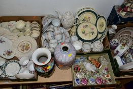 FOUR BOXES AND LOOSE CERAMIC TEA, DINNER AND GIFTWARES, to include two large, modern oriental