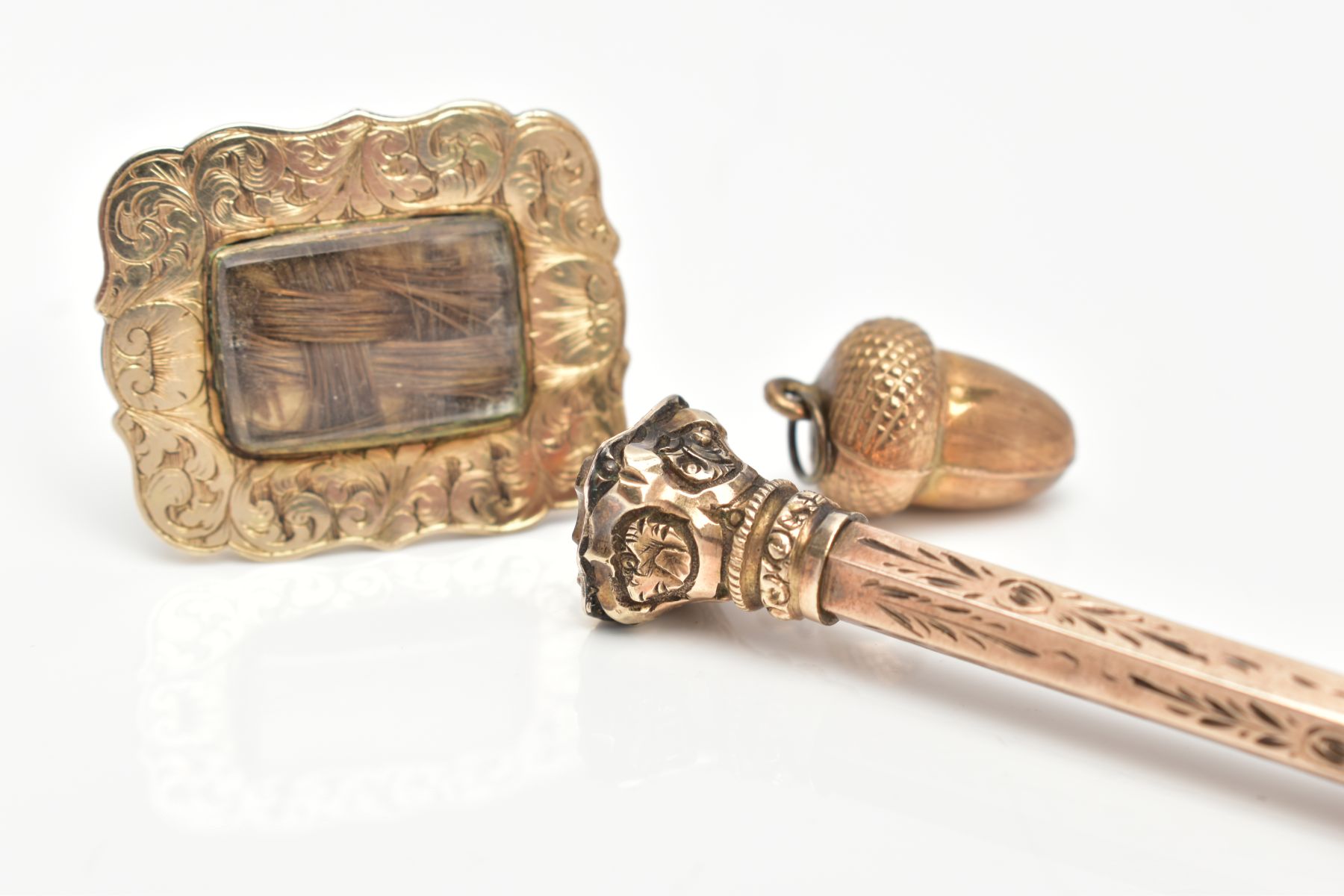 A VICTORIAN GOLD MOURNING BROOCH, PENCIL AND ACORN PENDANT, one gold mourning brooch with - Image 4 of 6