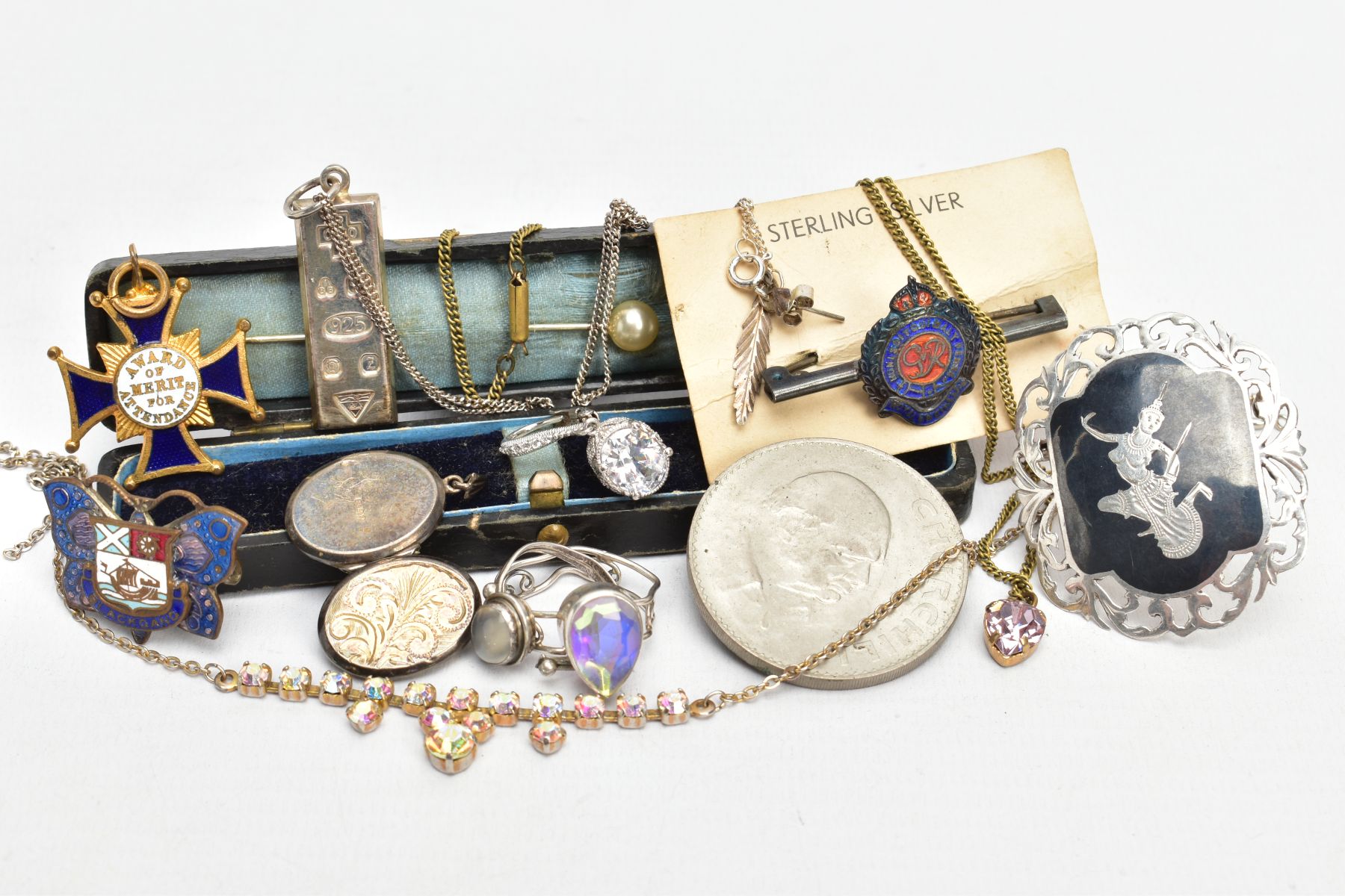 A BAG OF ASSORTED ITEMS, to include a cased white metal stick pin fitted with a single imitation