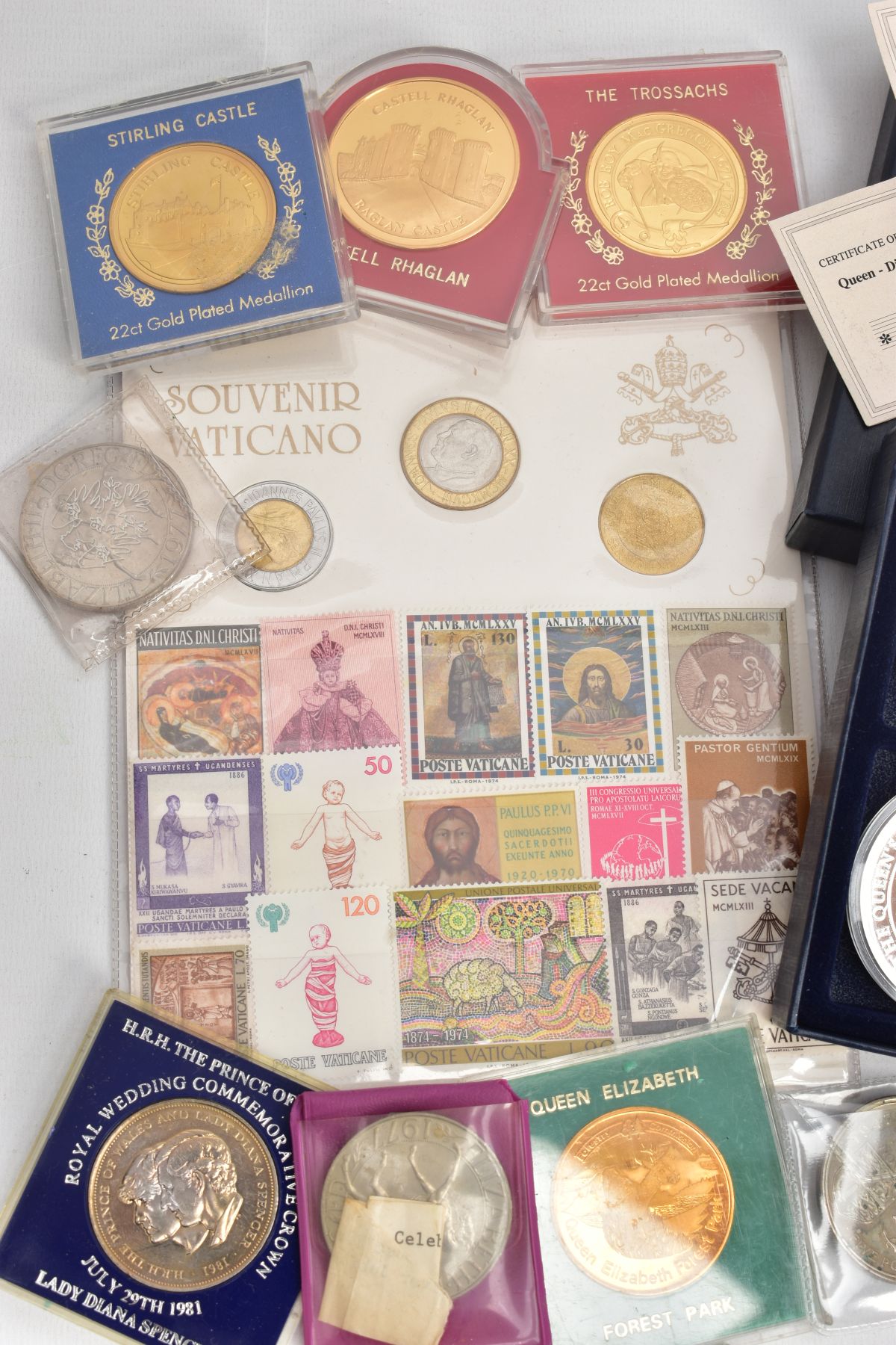 A CARDBOARD BOX CONTAINING COINS AND COMMEMORATIVES, to include a fitted box of 7 Queens Diamond - Image 3 of 4