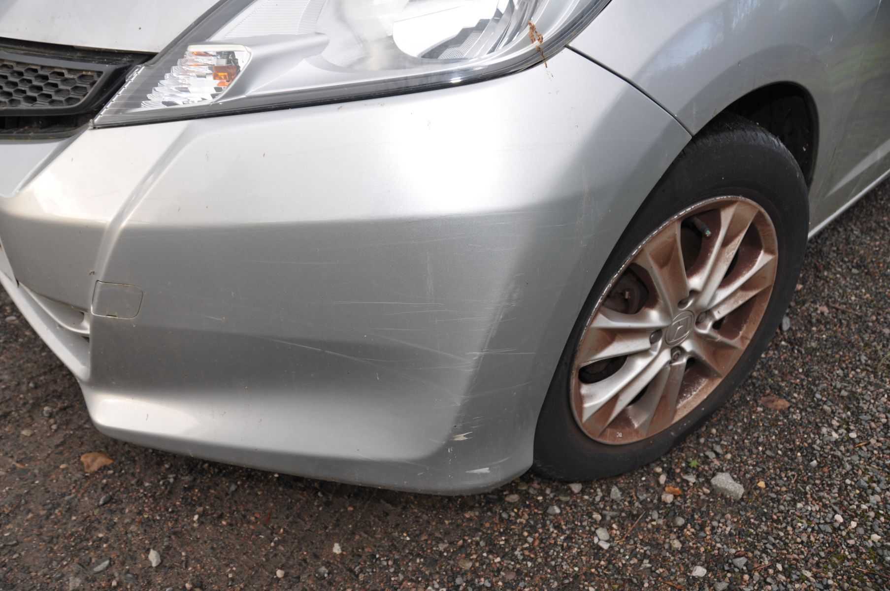 A HONDA JAZZ 1.4l VTECH five door hatchback in silver, petrol engine, first registered June 2013, - Bild 6 aus 9