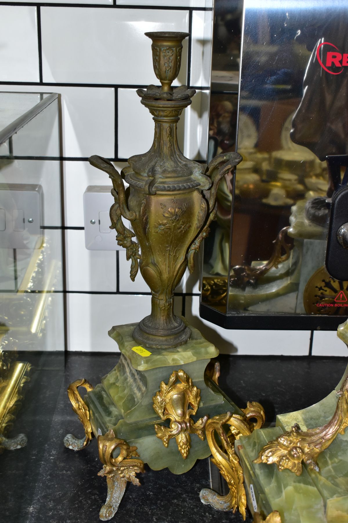 A LATE 19TH CENTURY GREEN ONYX, BRONZED SPELTER AND GILT METAL CLOCK GARNITURE, the clock with - Image 6 of 20