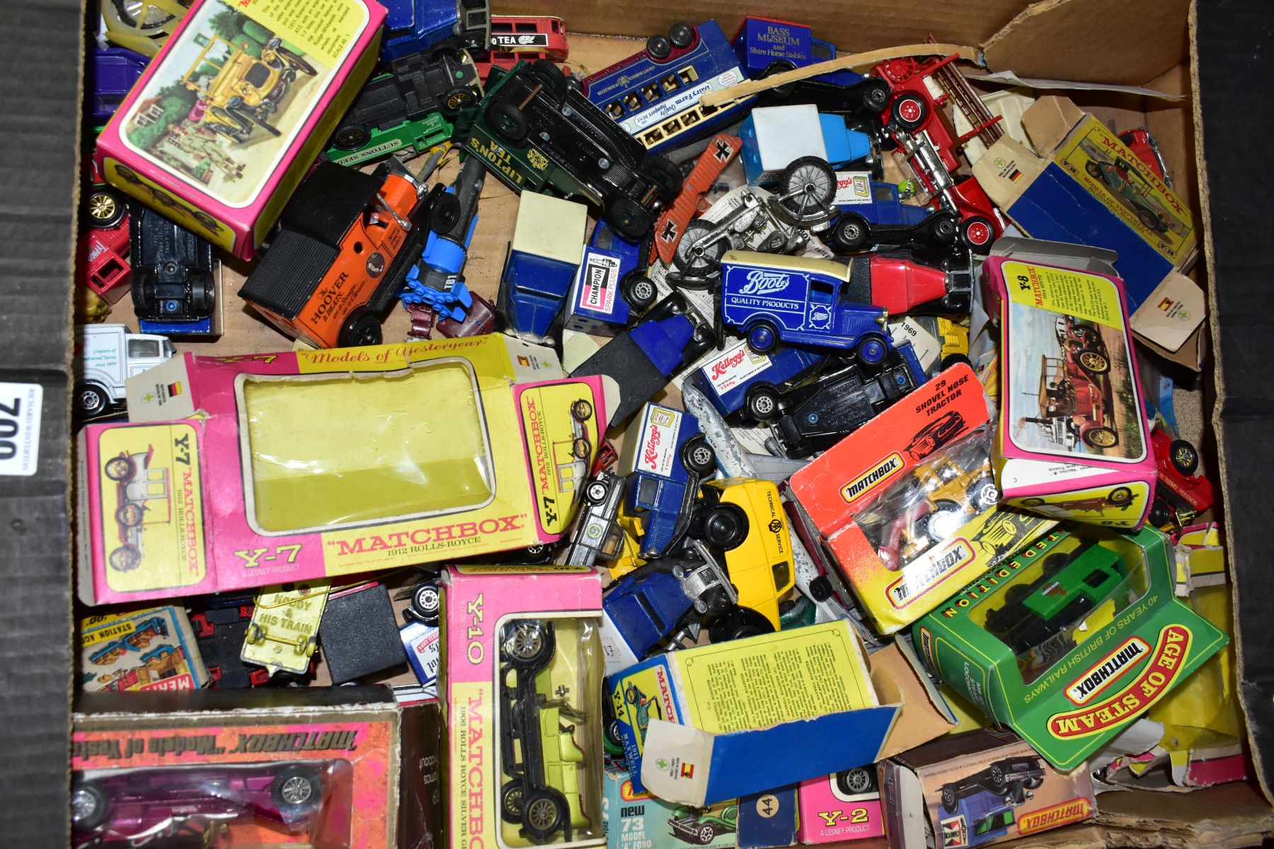 TWO BOXES OF DIE CAST VEHICLES IN BOXES AND LOOSE, mostly in play worn condition, includes - Image 4 of 5