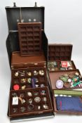 A STORAGE BOX/CARRIAGE CASE WITH CONTENTS, contents to include costume jewellery, buttons, brooches,