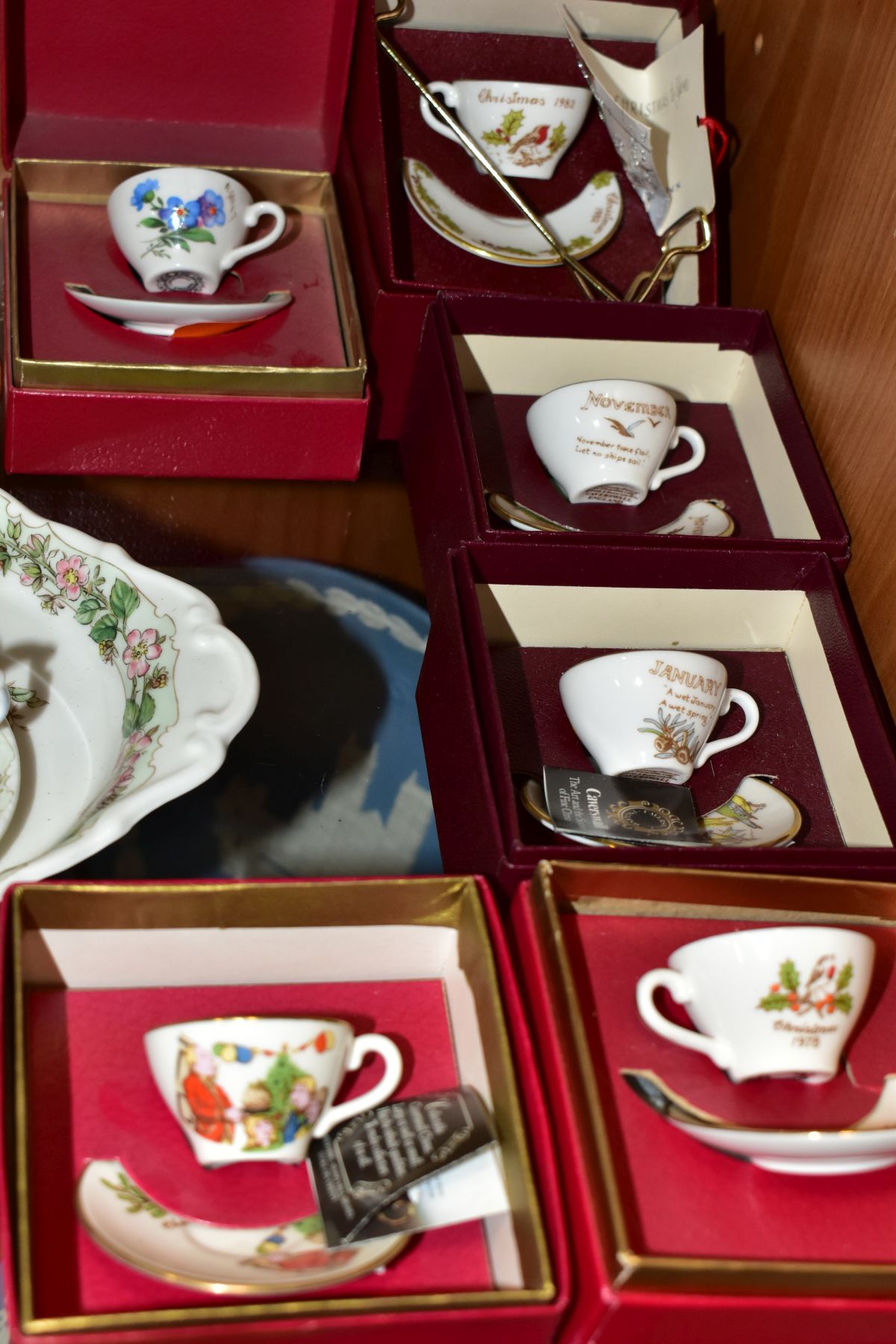 A COLLECTION OF BOXED CAVERSWALL MINIATURE CUPS AND SAUCERS AND OTHER MINIATURE TEAWARES, - Image 5 of 8
