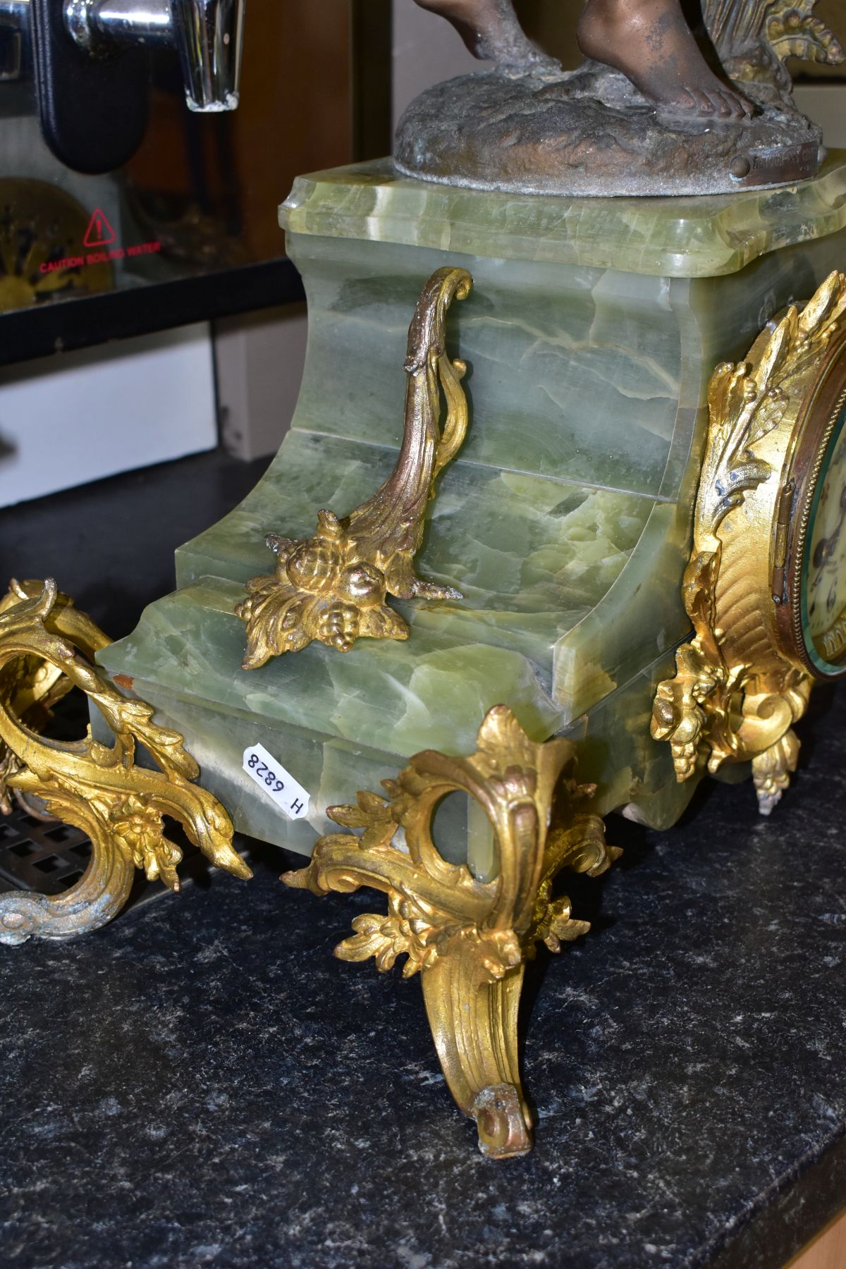 A LATE 19TH CENTURY GREEN ONYX, BRONZED SPELTER AND GILT METAL CLOCK GARNITURE, the clock with - Image 10 of 20