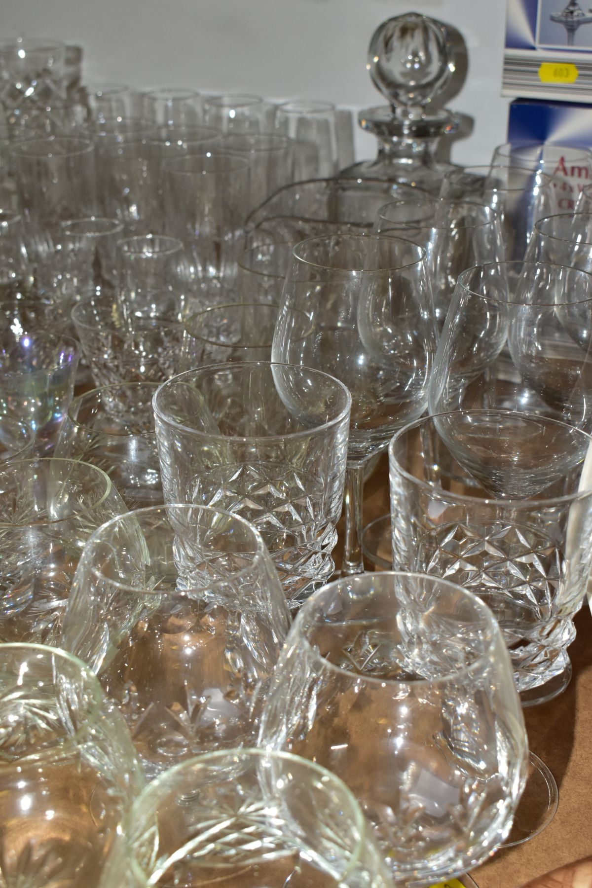 A QUANTITY OF CUT CRYSTAL AND OTHER GLASSWARES, to include a boxed Dublin Crystal oval dish, a - Image 8 of 10