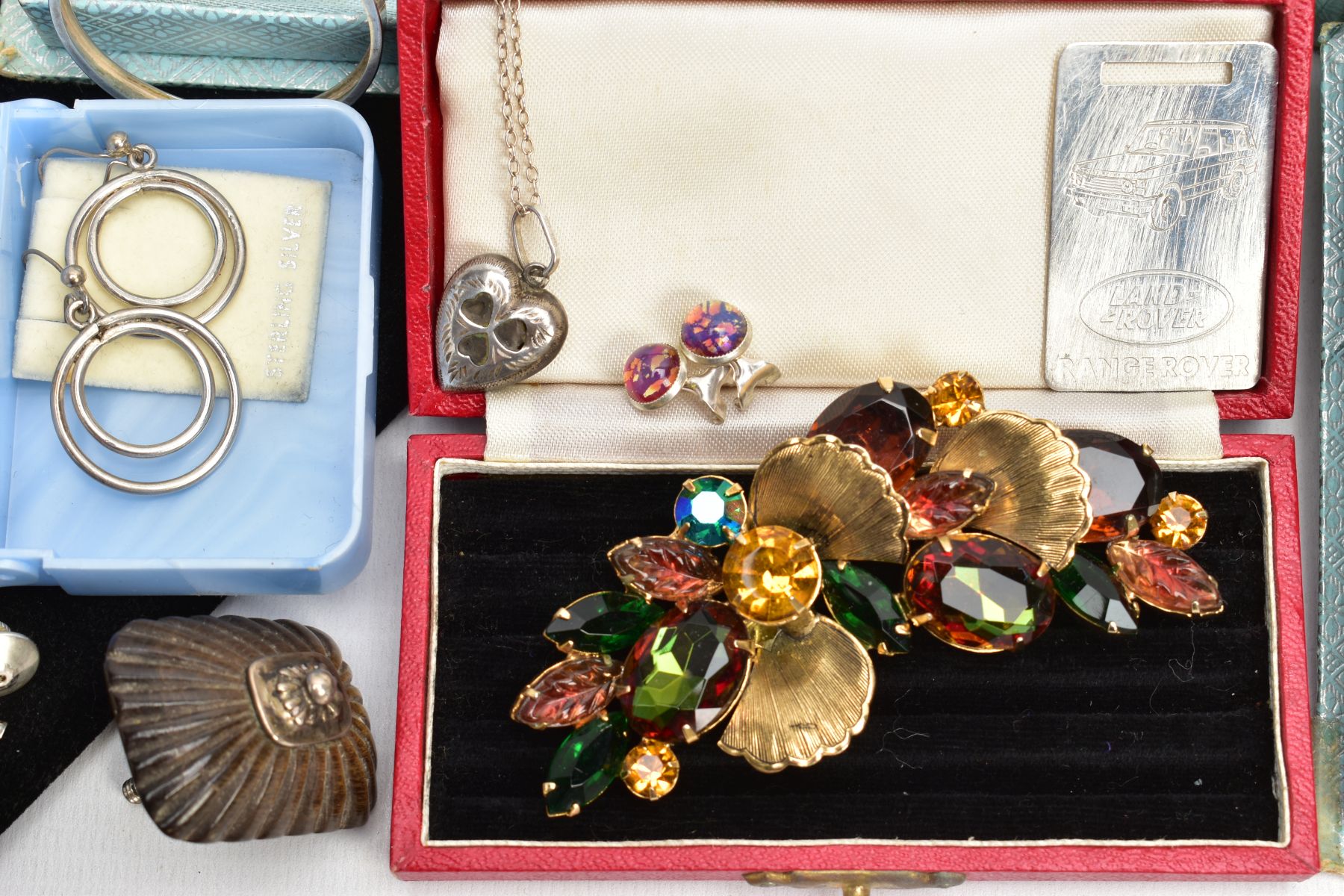 A BOX OF ASSORTED ITEMS, to include silver and costume jewellery items, two boxed 'Samuel' costume - Image 4 of 5