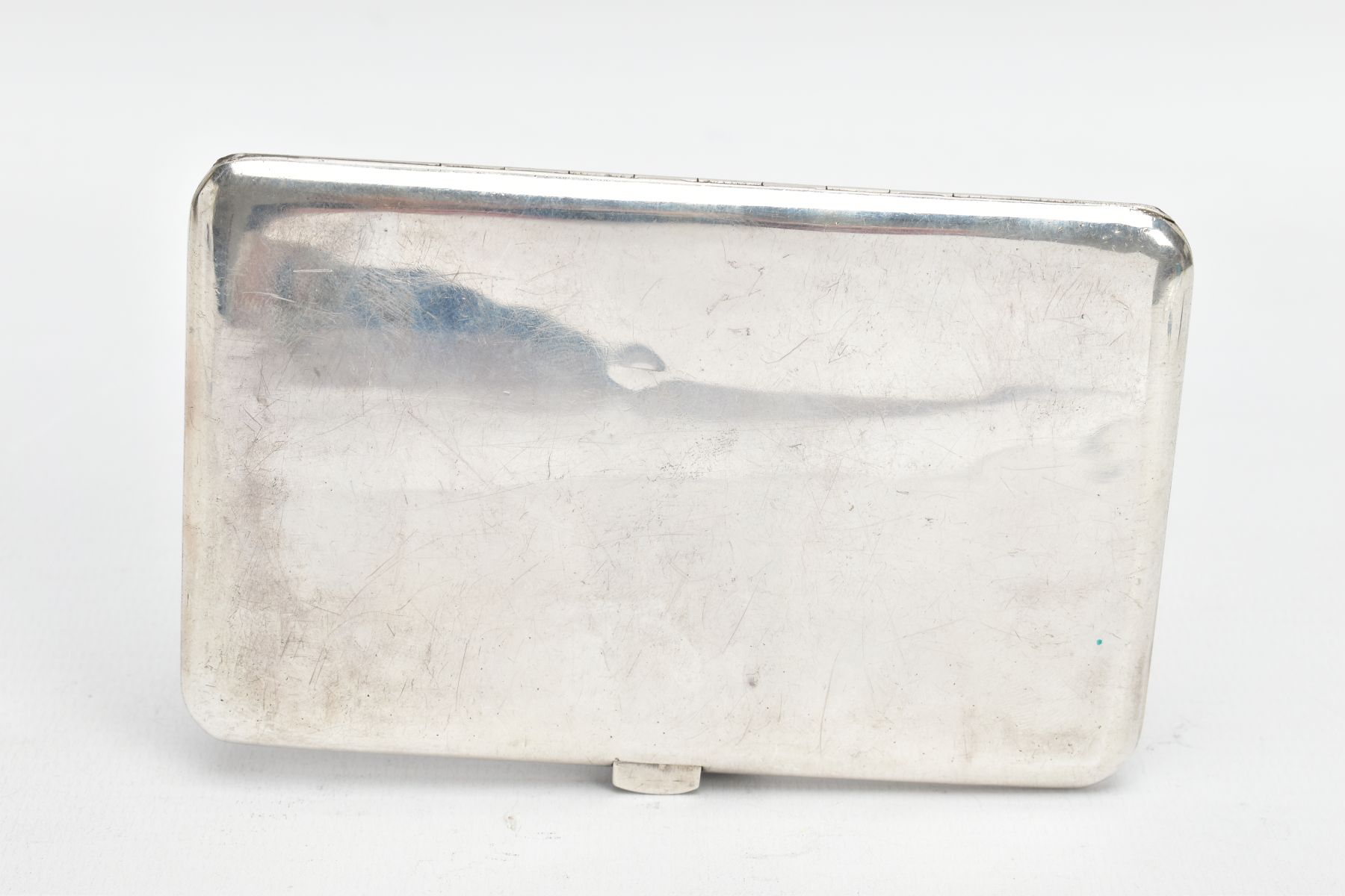 A WHITE METAL DAMASCENE CIGARETTE CASE, of a rounded rectangular form, fitted with a push release - Image 2 of 6