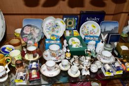 A COLLECTION OF MINIATURE CERAMICS, BOXED CERAMIC THIMBLES, ETC, to include two Royal Copenhagen