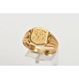 AN 18CT GOLD GENTLEMENS SIGNET RING, shield shaped signet with engraved initials, textured