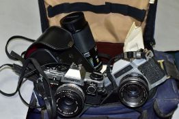 A CAMERA BAG OF CAMERAS AND OTHER PHOTOGRAPHY EQUIPMENT, including an Olympus OM10 film camera