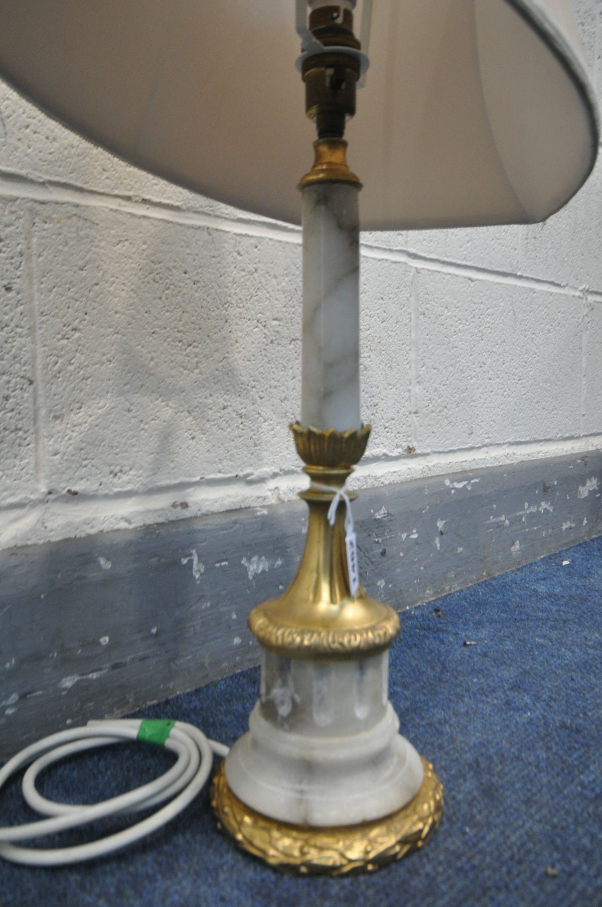 A FRENCH STYLE MARBLE AND GILT TABLE LAMP, height to fitting 44cm (condition:-repair to section of - Image 2 of 5