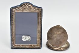 A SILVER PHOTO FRAME AND A WHITE METAL COMPACT, the small photo frame of a rectangular form with