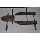 A PAIR OF VINTAGE HAND SCREW WOODWORKING CLAMPS measuring 18 and 12 inches (2)