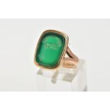 A 9CT GOLD INTAGLIO RING, of a rectangular form set with a green hardstone carved intaglio, with the